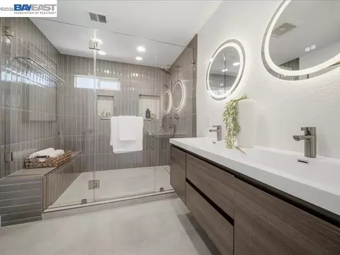 Bath - 7966 Iglesia Dr, Dublin, CA 94568 photo 4 of 4