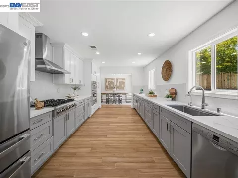 Kitchen - 7966 Iglesia Dr, Dublin, CA 94568 photo 7 of 7