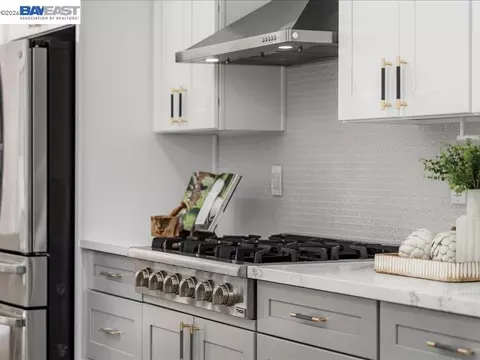 Kitchen - 7966 Iglesia Dr, Dublin, CA 94568 photo 6 of 7