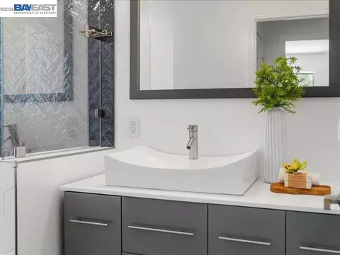 Bath - 7966 Iglesia Dr, Dublin, CA 94568 photo 3 of 4
