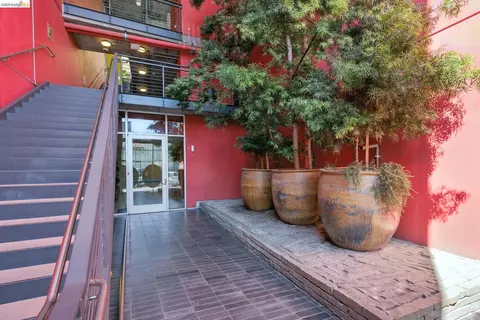 Exterior - 311 Oak St #102, Oakland, CA 94607 photo 1 of 4