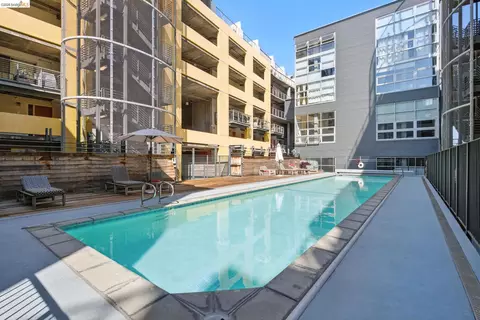 Exterior - 311 Oak St #102, Oakland, CA 94607 photo 3 of 4