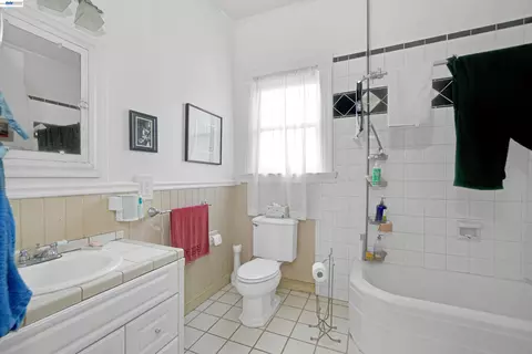 Bath - 742 B St, Hayward, CA 94541 photo 1 of 4