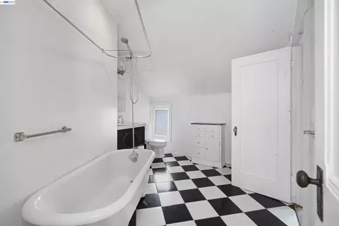 Bath - 742 B St, Hayward, CA 94541 photo 3 of 4