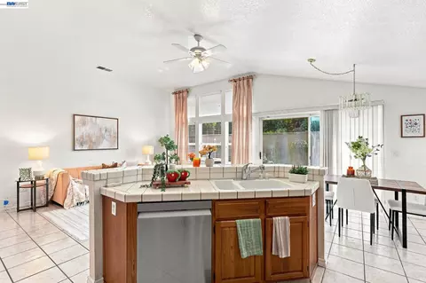 Kitchen - 1520 Deer Run Ln, Tracy, CA 95376 photo 3 of 4