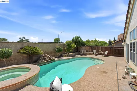 Exterior - 1520 Deer Run Ln, Tracy, CA 95376 photo 8 of 8