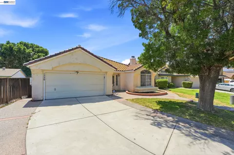 Exterior - 1520 Deer Run Ln, Tracy, CA 95376 photo 2 of 8