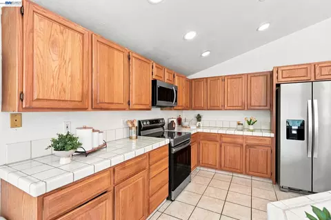 Kitchen - 1520 Deer Run Ln, Tracy, CA 95376 photo 1 of 4