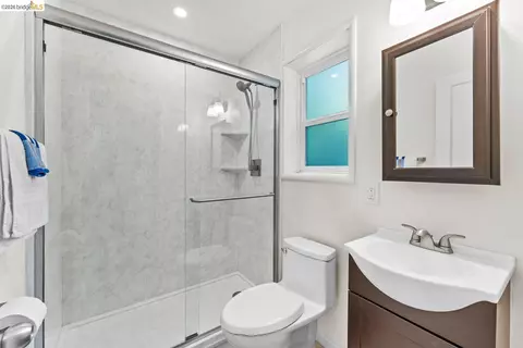 Bath - 2713 Ridge Rd, Berkeley, CA 94709 photo 1 of 3