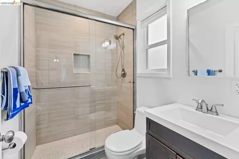 Bath - 2713 Ridge Rd, Berkeley, CA 94709 photo 2 of 3