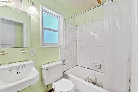 Bath - 2713 Ridge Rd, Berkeley, CA 94709 photo 3 of 3