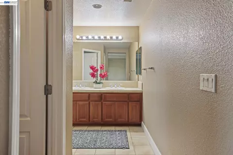 Entry Way - 1762 Ashtree Ct, Tracy, CA 95376 photo 6 of 6