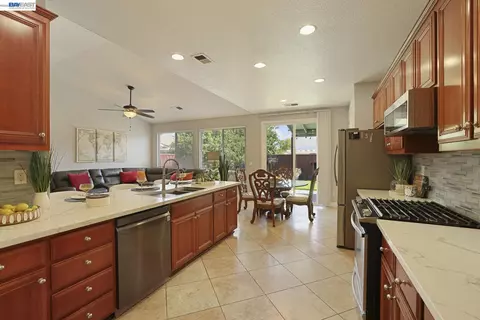Kitchen - 1762 Ashtree Ct, Tracy, CA 95376 photo 5 of 6