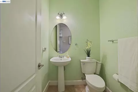 Bath - 1762 Ashtree Ct, Tracy, CA 95376 photo 1 of 6
