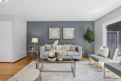 Living - 2603 Benvenue Ave #3, Berkeley, CA 94704 photo 2 of 3