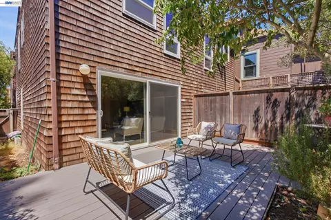 Exterior - 2603 Benvenue Ave #3, Berkeley, CA 94704 photo 3 of 6