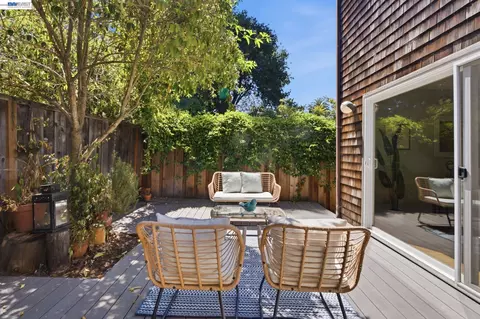 Exterior - 2603 Benvenue Ave #3, Berkeley, CA 94704 photo 4 of 6