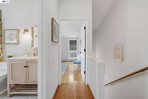 Entry Way - 2603 Benvenue Ave #3, Berkeley, CA 94704 photo 2 of 2