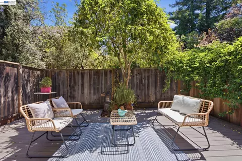 Exterior - 2603 Benvenue Ave #3, Berkeley, CA 94704 photo 2 of 6