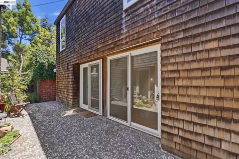 Exterior - 2603 Benvenue Ave #3, Berkeley, CA 94704 photo 6 of 6
