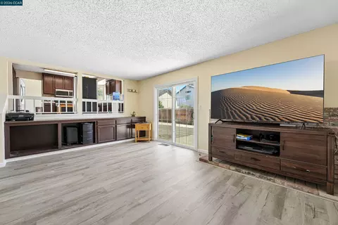 Living - 1007 Valley Oak Way, Fairfield, CA 94533 photo 15 of 15