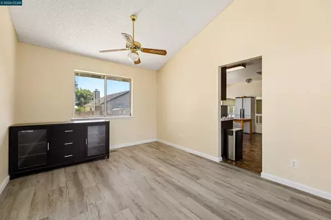 Living - 1007 Valley Oak Way, Fairfield, CA 94533 photo 10 of 15