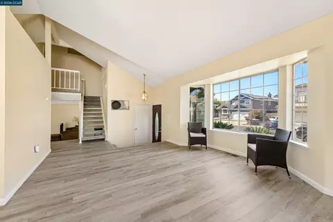 Living - 1007 Valley Oak Way, Fairfield, CA 94533 photo 2 of 15
