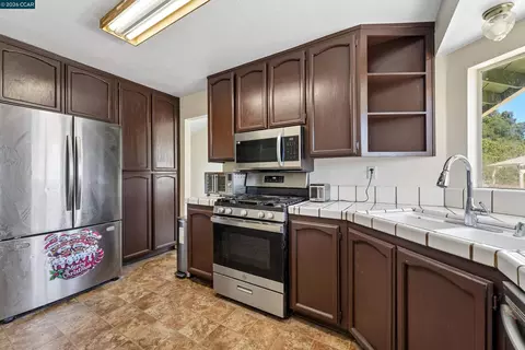 Kitchen - 1007 Valley Oak Way, Fairfield, CA 94533 photo 3 of 3