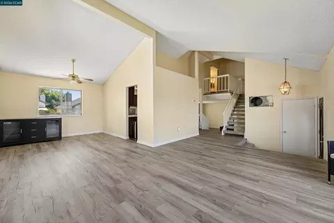 Living - 1007 Valley Oak Way, Fairfield, CA 94533 photo 5 of 15
