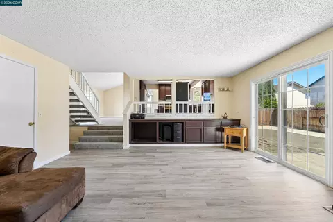 Living - 1007 Valley Oak Way, Fairfield, CA 94533 photo 14 of 15