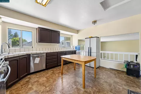 Kitchen - 1007 Valley Oak Way, Fairfield, CA 94533 photo 1 of 3