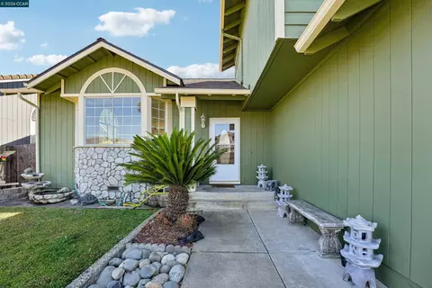 Exterior - 1007 Valley Oak Way, Fairfield, CA 94533 photo 3 of 5