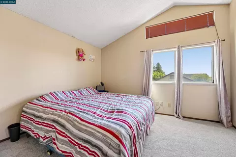 Bedroom - 1007 Valley Oak Way, Fairfield, CA 94533 photo 2 of 7