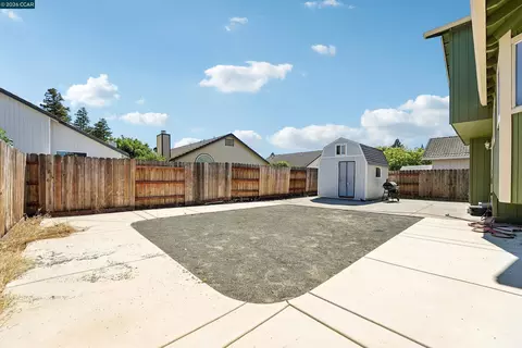 Exterior - 1007 Valley Oak Way, Fairfield, CA 94533 photo 4 of 5