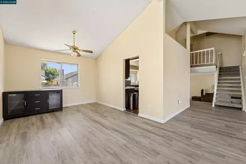 Living - 1007 Valley Oak Way, Fairfield, CA 94533 photo 8 of 15