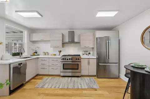 Kitchen - 344 Peralta St, Oakland, CA 94607 photo 5 of 6