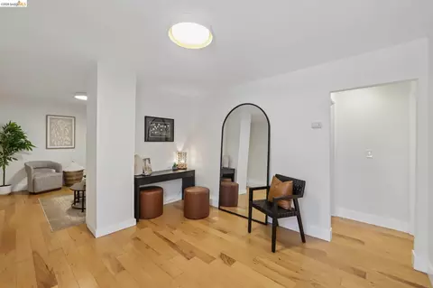 Entry Way - 344 Peralta St, Oakland, CA 94607 photo 3 of 3