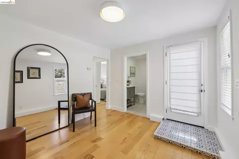 Entry Way - 344 Peralta St, Oakland, CA 94607 photo 2 of 3