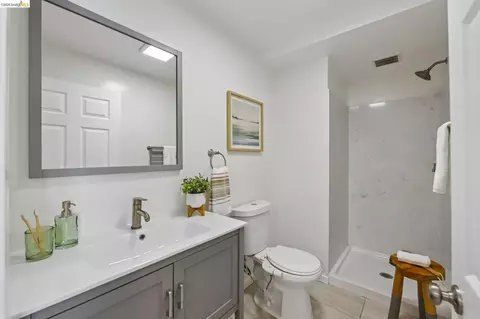 Bath - 344 Peralta St, Oakland, CA 94607 photo 2 of 3
