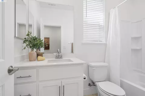 Bath - 4308 Mascon Dr, Folsom, CA 95630 photo 1 of 5