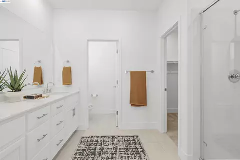 Bath - 4308 Mascon Dr, Folsom, CA 95630 photo 3 of 5