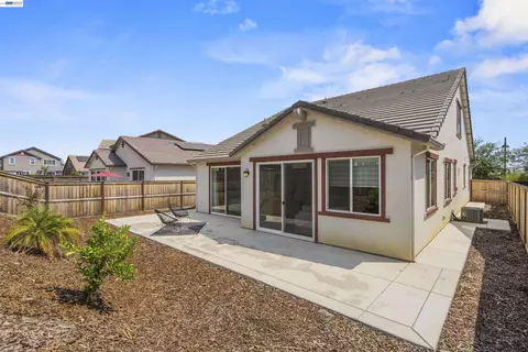 Exterior - 4308 Mascon Dr, Folsom, CA 95630 photo 5 of 7