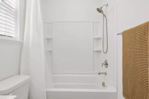 Bath - 4308 Mascon Dr, Folsom, CA 95630 photo 2 of 5