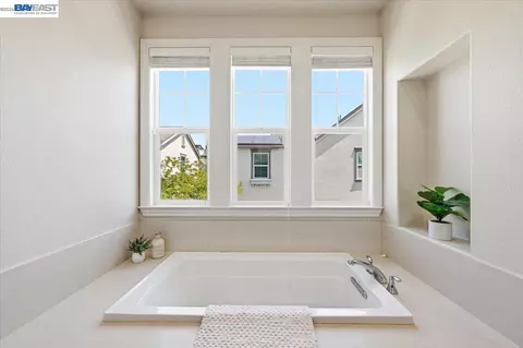 Bath - 4360 Panorama Dr, Dublin, CA 94568 photo 1 of 2