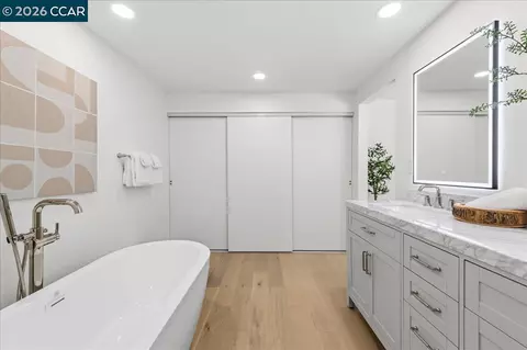 Bath - 461 Saint Regis Dr, Danville, CA 94526 photo 4 of 8