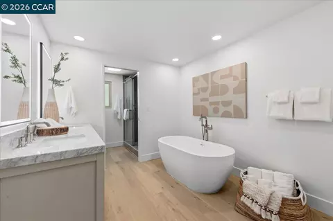 Bath - 461 Saint Regis Dr, Danville, CA 94526 photo 3 of 8