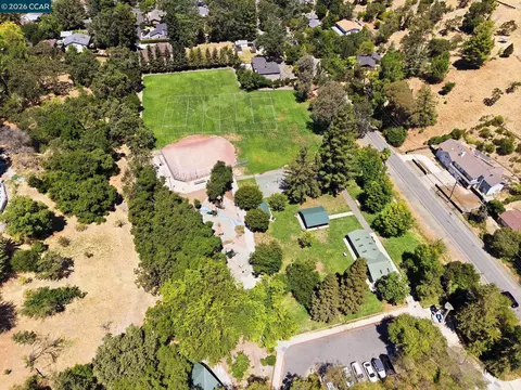 View/Area - 8 Lander Dr, Martinez, CA 94553 photo 5 of 11