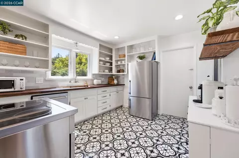 Kitchen - 8 Lander Dr, Martinez, CA 94553 photo 2 of 4
