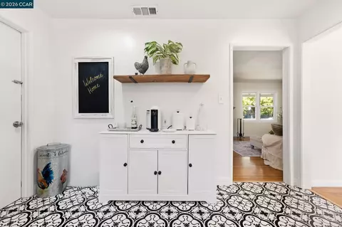 Entry Way - 8 Lander Dr, Martinez, CA 94553 photo 3 of 4