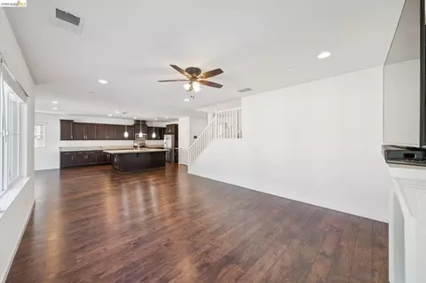 Living - 320 Heritage Ln, Dixon, CA 95620 photo 7 of 9